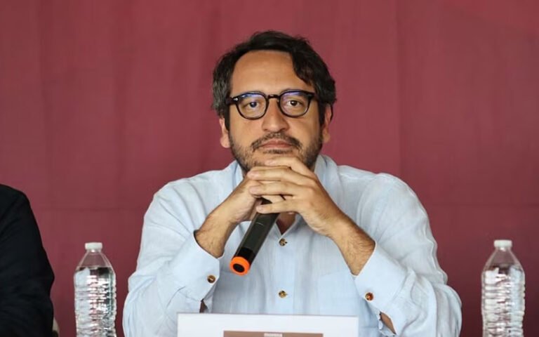 Reaparece “Andy” López Beltrán como ‘fantasma’ tras su verano de pesadilla