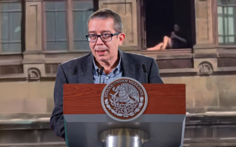 Exigen la renuncia de Jenaro Villamil por sabotear verdad sobre mujer al sol en balcón de Palacio