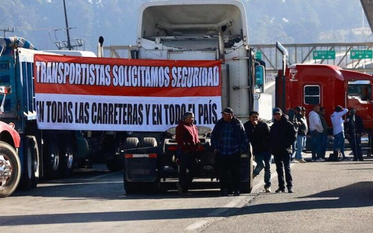 Exigen transportistas seguridad en carreteras, alto a la delincuencia y apoyo a víctimas