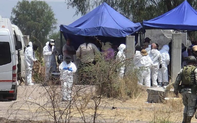 Hallan 5 cuerpos más de desaparecidos en pozo en Guanajuato