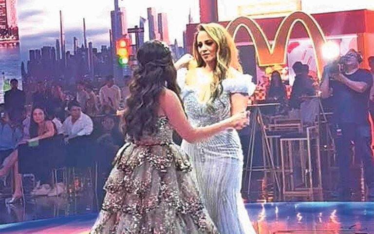 Empleada de Pemex mamá de super quinceañera, paga BMW, casas y terrenos al contado