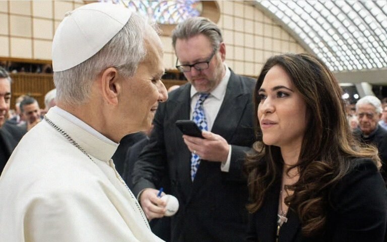 Papa León XIV nombra a la mexicana Montserrat Alvarado titular de comunicación del Vaticano
