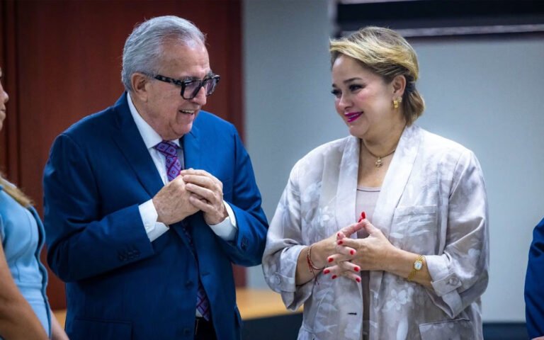 Burla e impunidad: Hija de Rocha Moya apenas deja el DIF Sinaloa, a 6 meses de acusaciones de EU